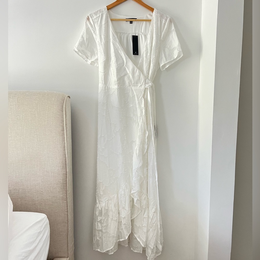 NWT Lulu’s Blissfully White Jacquard Short Sleeve Wrap Midi Dress
